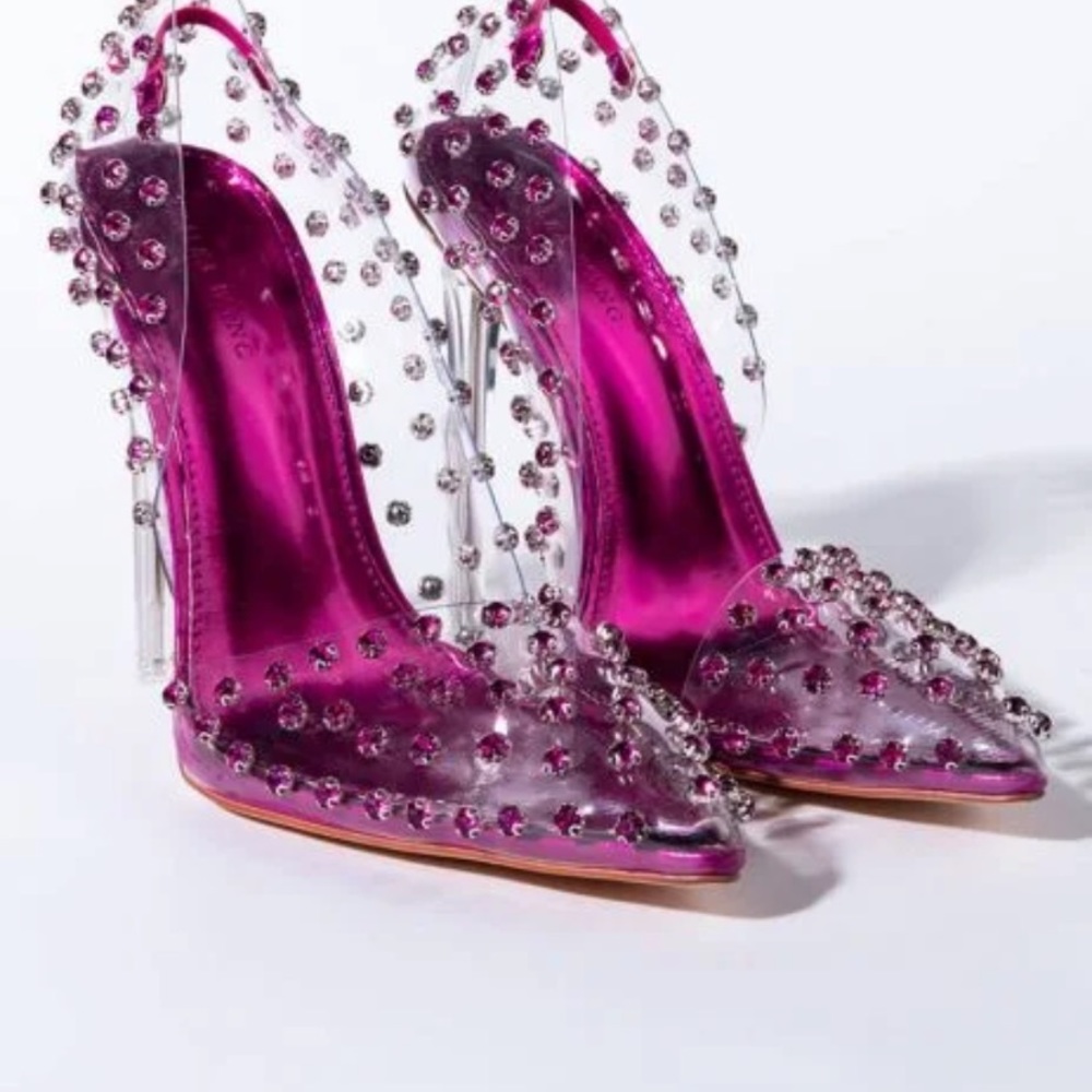 Brand NEW still in the box never worn , size 7